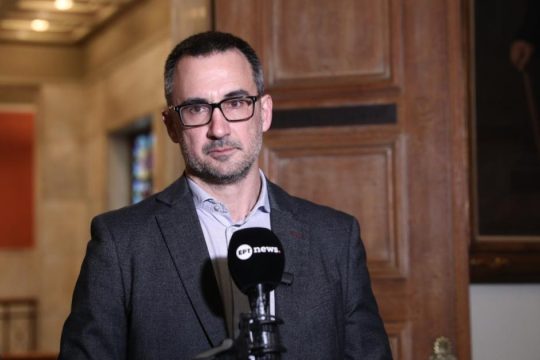 Χαρίτσης για ομιλία Μητσοτάκη: «Θλιβερός, μόνος, αδύναμος»