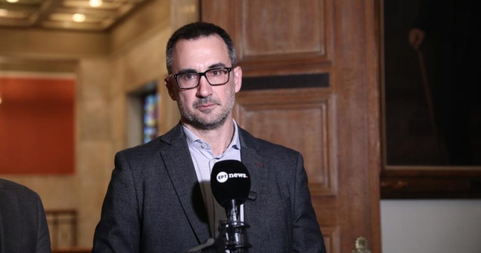 Χαρίτσης για ομιλία Μητσοτάκη: «Θλιβερός, μόνος, αδύναμος»