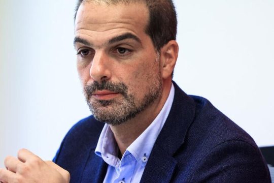 Το άγχος του Σακελλαρίδη για παραιτήσεις βουλευτών της Νέας Αριστεράς