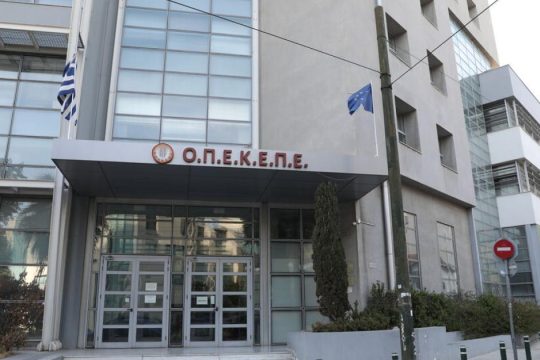 Εμπρηστική επίθεση σε κτίριο του ΟΠΕΚΕΠΕ στην Ομόνοια