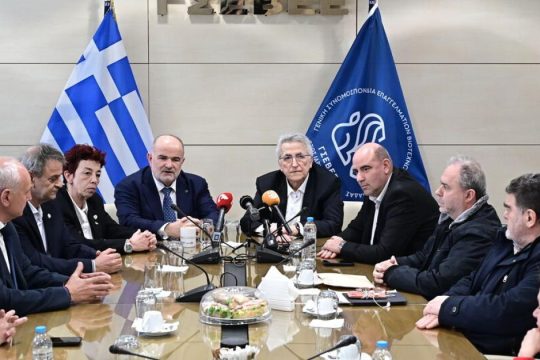 Μετρημένες αυξήσεις σε επισιτισμό και αρτοποιεία