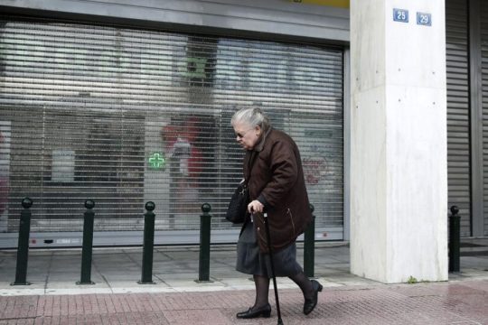 Πιο φτωχοί, πιο αποκλεισμένοι οι Ελληνες