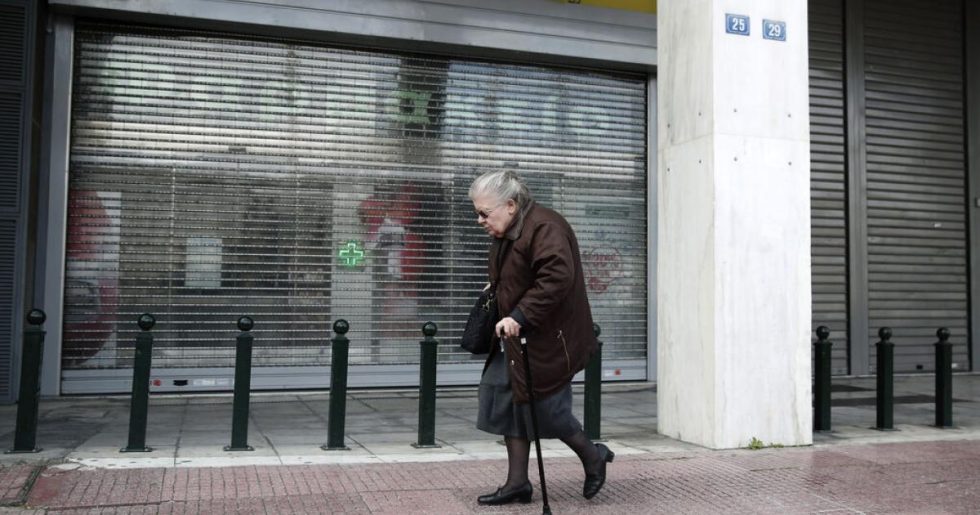 Πιο φτωχοί, πιο αποκλεισμένοι οι Ελληνες