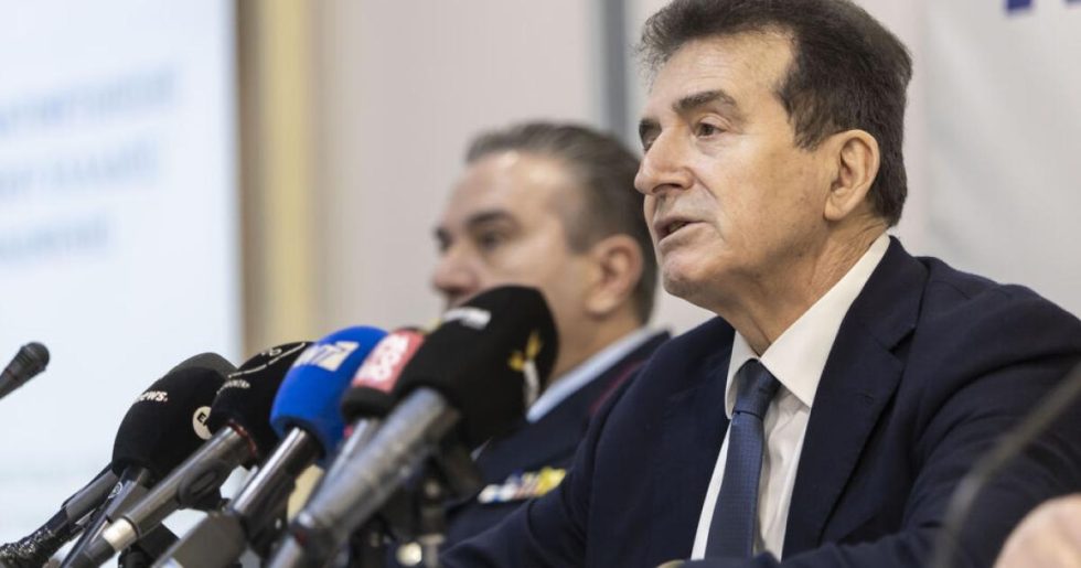 Ποια πάταξη του χουλιγκανισμού, κ. Χρυσοχοΐδη;
