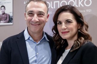 «Επώνυμη» αντιδικία για τα παιδιά-βαλίτσες