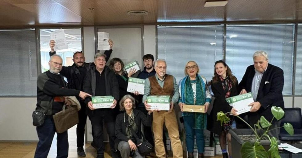 Η παράδοση των 23. 214 υπογραφών στον Δήμο Θεσσαλονίκης