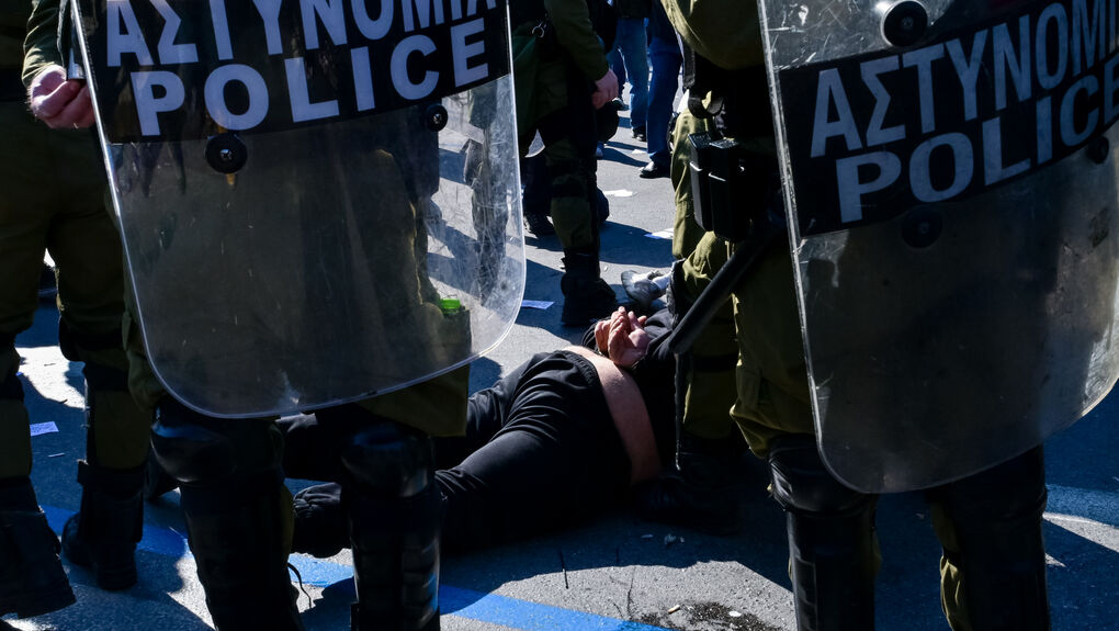 Η ΕΛ.ΑΣ. του Χρυσοχοΐδη και της Ν.Δ. φροντίζει να τιμωρεί τους λαϊκούς αγώνες με πράξεις ωμής βίας | ΤΑΤΙΑΝΑ ΜΠΟΛΑΡΗ/EUROKINISSI