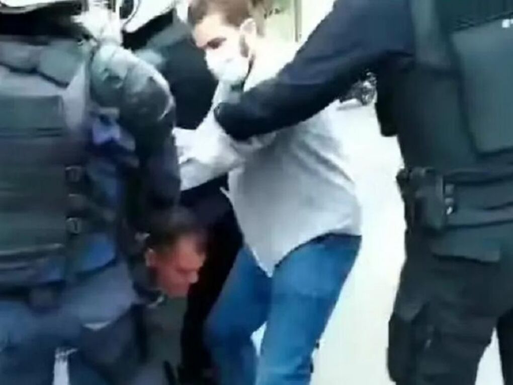 Στιγμιότυπο από μία από τις πολλές φάσεις του ξυλοδαρμού που υπέστη η οικογένεια Καττή