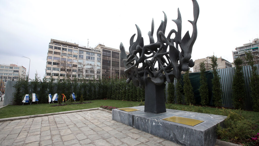 Το μνημείο του Ολοκαυτώματος που ήδη υπάρχει στην πλατεία Ελευθερίας