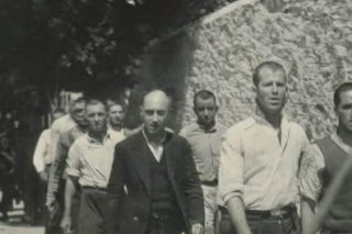 Οι φωτογραφίες των 200 της Καισαριανής και η Ιστορία