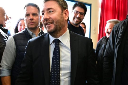 Πρωτοκαθεδρία Ανδρουλάκη, έριδες για τη 2η θέση