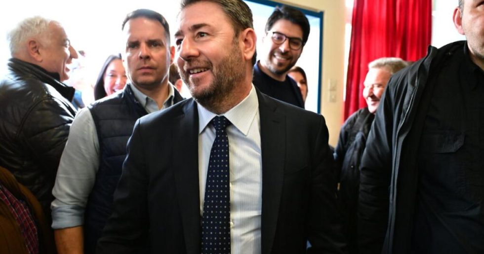 Πρωτοκαθεδρία Ανδρουλάκη, έριδες για τη 2η θέση