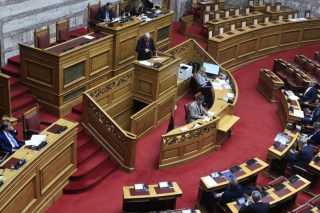 Γιατί φοβάται η κυβέρνηση να αγγίξει τα καρτέλ