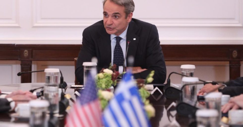 Η ταύτιση με τις ΗΠΑ μάς ωφελεί;