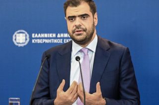 Η μπάλα στην εξέδρα από τον Μαρινάκη