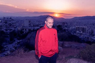 Ροζ οξυγόνο πάνω σε γκρι ταράτσες