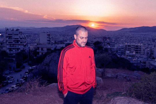 Ροζ οξυγόνο πάνω σε γκρι ταράτσες
