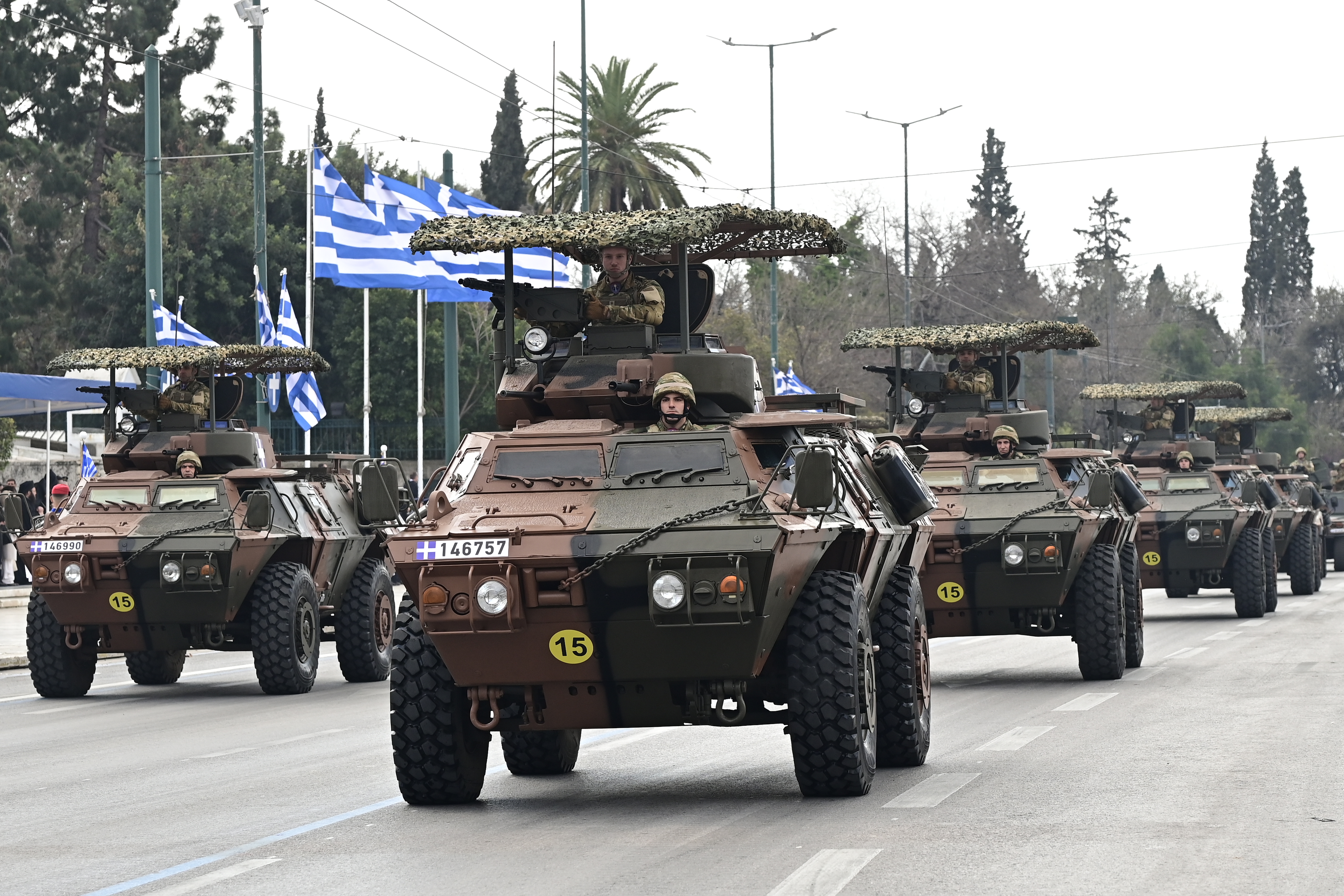 Με τα νέα οπλικά συστήματα η μεγάλη παρέλαση για την 25η Μαρτίου στο κέντρο της Αθήνας [εικόνες – βίντεο]
