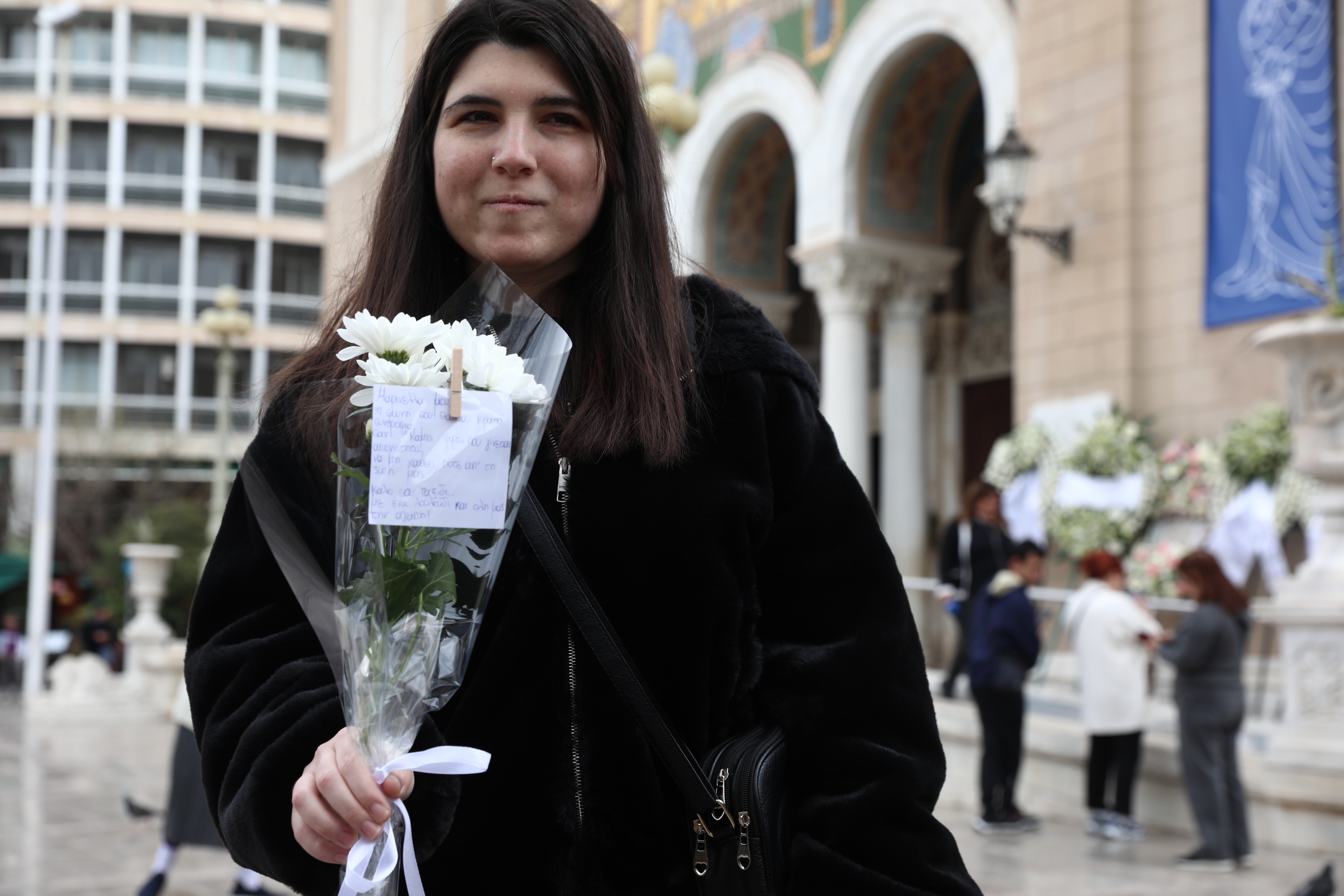 Κηδεία Μαρινέλλας: Τα δάκρυα της κόρης και των εγγονιών της – Η συγκίνηση Ζαχαράτου [εικόνες – βίντεο]
