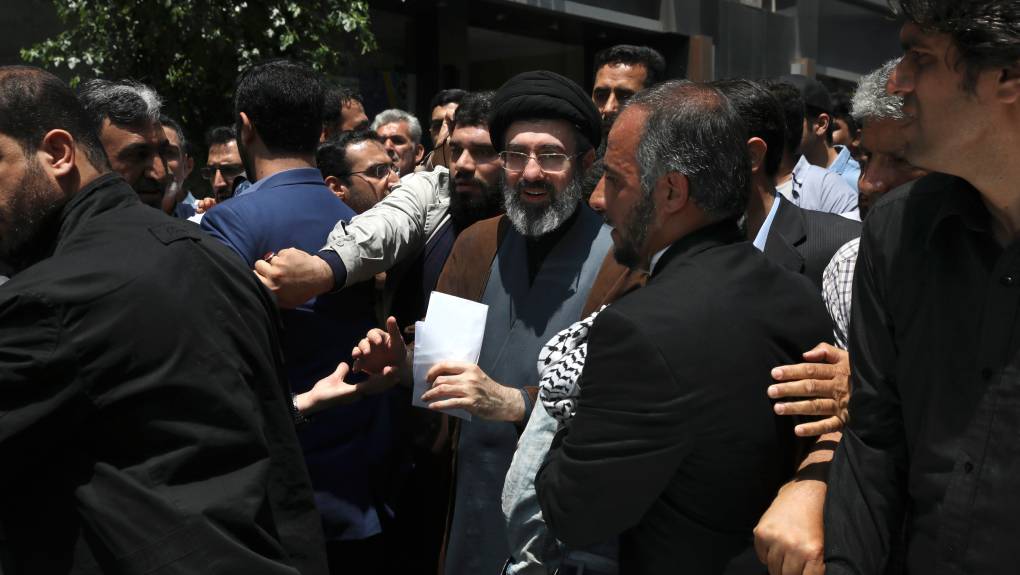 Μοτζτάμπα Χαμενεΐ: Ποιος είναι ο μυστηριώδης νέος ηγέτης του Ιράν – Η offshore αυτοκρατορία και οι κατηγορίες για νοθεία