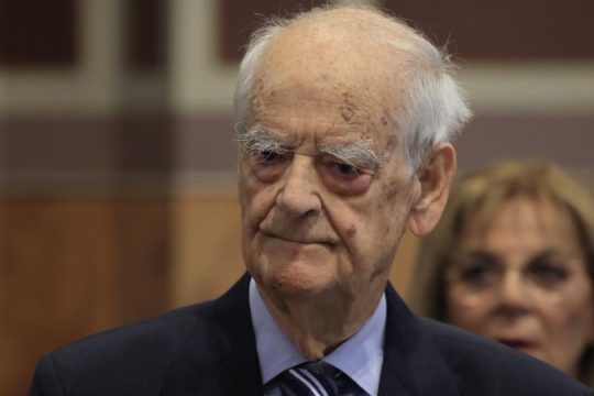 Αλλαγή πολιτική με ανατροπή
