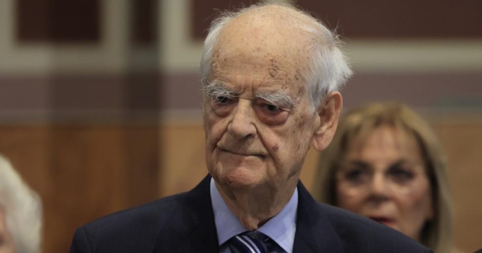 Αλλαγή πολιτική με ανατροπή