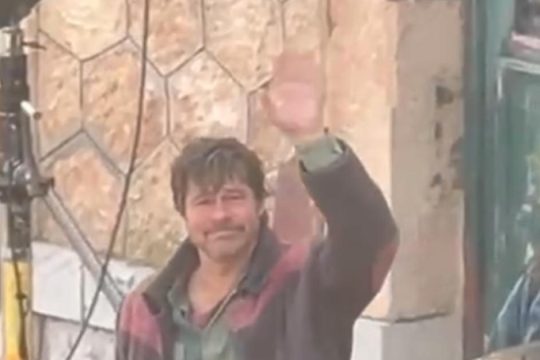 Ο Μπραντ Πιτ στη Χαλκίδα - Πλάνα από τα γυρίσματα της νέας του ταινίας [εικόνες - βίντεο]
