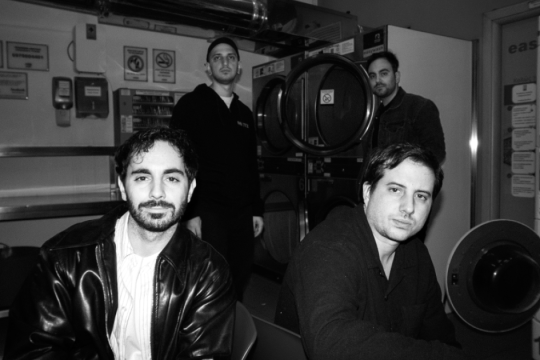 Deaf Radio: Ακούστε το «γκαζωμένο» δεύτερο single από το νέο τους album