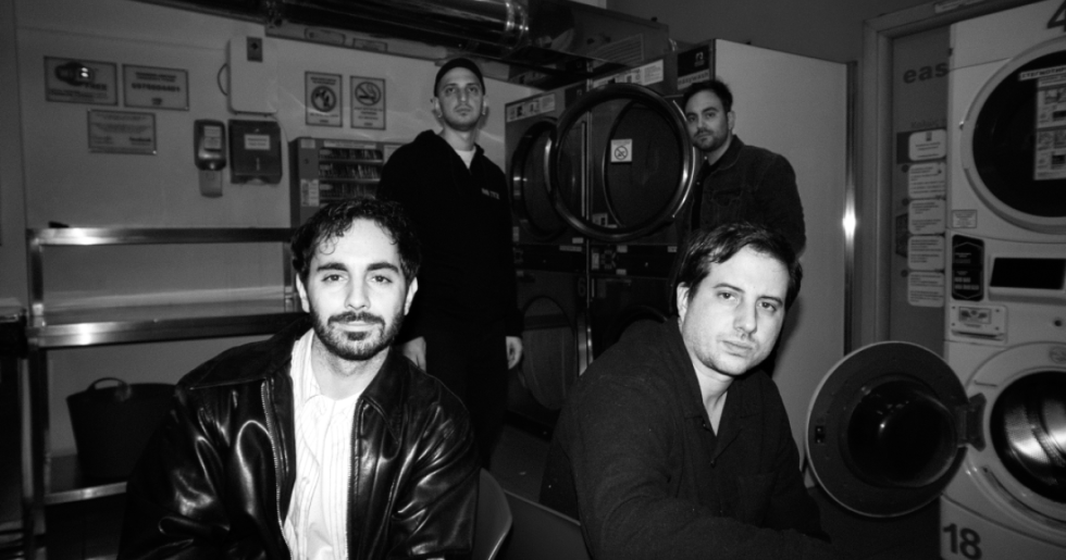 Deaf Radio: Ακούστε το «γκαζωμένο» δεύτερο single από το νέο τους album