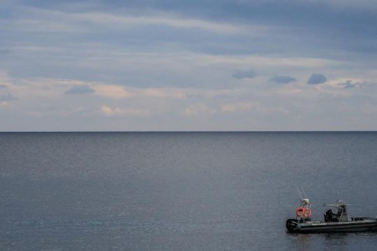 Σε εξέλιξη οι έρευνες για τον αγνοούμενο δύτη στα Λιμανάκια Βουλιαγμένης