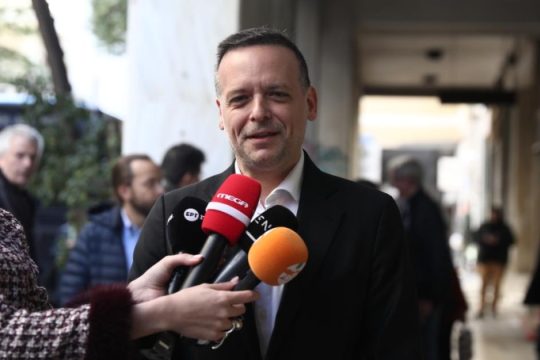 ΠΑΣΟΚ: Ικανοποίηση στο επιτελείο Χάρη Δούκα για την εκλογή 750 συνέδρων - «Να κλείσουμε την πόρτα στην Δεξιά»