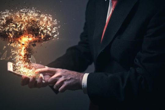 Axios: Ο Λευκός Οίκος έχει μετατρέψει τον πόλεμο στο Ιράν σε περιεχόμενο για εσωτερική κατανάλωση