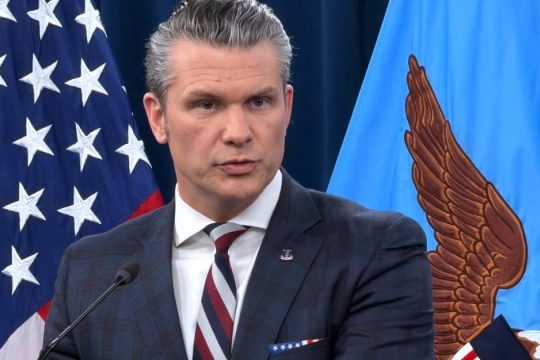 Αποκάλυψη FT: Χρηματιστής του Χέγκσεθ προσπάθησε να επενδύσει σε εξοπλιστικά πριν την επίθεση στο Ιράν