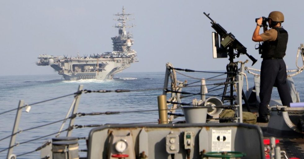 Θαλάσσια «παγίδα» τα Στενά του Ορμούζ: Πλήγμα σε ελληνόκτητο τάνκερ