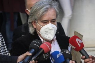 Νοσηλεύεται γνωστός παιδοεντατικολόγος στην Πάτρα - Είχε ατύχημα με το ποδήλατο