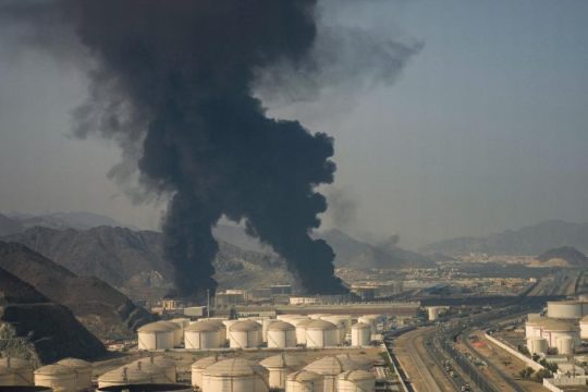 Guardian: Οι τιμές του πετρελαίου μπορεί να σπάσουν το ρεκόρ του 2008