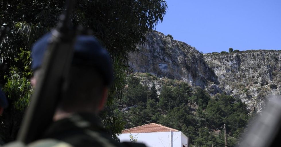 Ο ανδριάντας της «Κυράς της Ρω» θα τοποθετηθεί σε βράχο ύψους 10 μέτρων