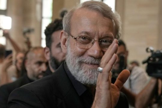«Αποφασιστικά, οδυνηρά αντίποινα» προαναγγέλλει το Ιράν μετά τη δολοφονία Λαριτζανί