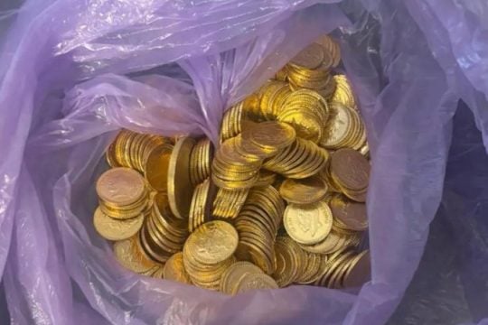 ΕΛ.ΑΣ.: Σπείρα διέπραττε απάτες με λεία άνω του 1 εκατ. ευρώ και «δόλωμα» δήθεν χρυσές λίρες