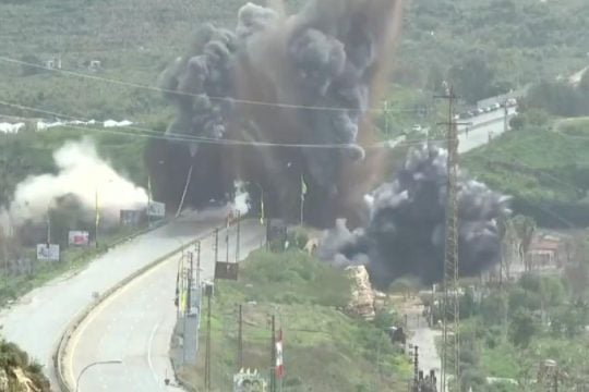 Νότιος Λίβανος: Καρέ καρέ η ανατίναξη της γέφυρας Κασμίγια από το Ισραήλ [βίντεο]