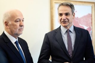 Ο Μητσοτάκης αδειάζει Φλωρίδη για τη δίκη των Τεμπών: «Ελλιπής η οργάνωση»