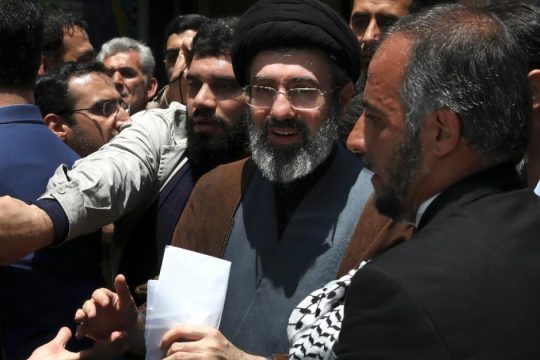 Το πρώτο μήνυμα του Μοτζτάμπα Χαμενεΐ: Θα εκδικηθούμε, τα Στενά του Ορμούζ θα παραμείνουν κλειστά