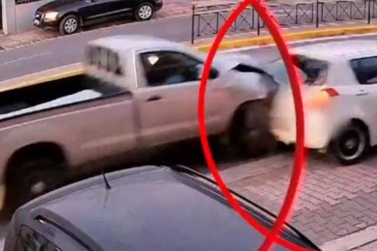 Τροχαίο στην Παλλήνη: Οδηγούσε πιωμένος και μετέφερε τα ανήλικα παιδιά του [βίντεο]