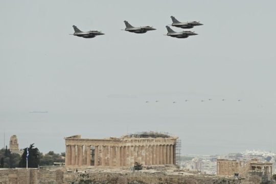 Γιατί πετούσαν στρατιωτικά αεροσκάφη πάνω από την Αθήνα