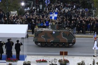 Ολοκληρώθηκε η στρατιωτική παρέλαση για την 25η Μαρτίου στο κέντρο της Αθήνας [εικόνες - βίντεο]