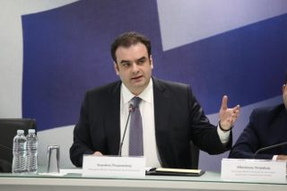 Στήριξη πολιτών «για όσο διάστημα χρειαστεί» υπόσχεται ο Πιερρακάκης