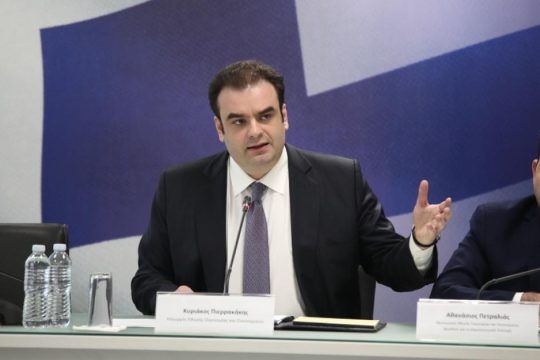Στήριξη πολιτών «για όσο διάστημα χρειαστεί» υπόσχεται ο Πιερρακάκης