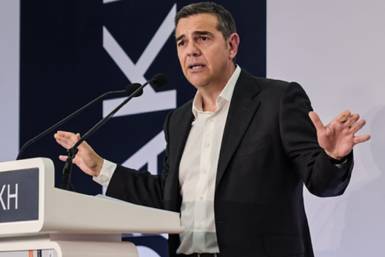 Οι 3 ατάκες Τσίπρα για την κυβερνητική «συμμορία της γραβάτας», το συνέδριο του ΠΑΣΟΚ και τον Άρη Βελουχιώτη