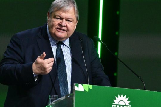 Υποκλοπές: Ο Βενιζέλος εξηγεί πώς άνοιξε ο δρόμος να διερευνηθούν κακουργήματα, κόντρα στην κυβερνητική συγκάλυψη
