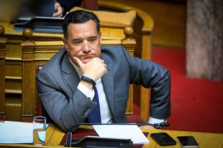 Ο κομμουνιστικός εφιάλτης του Άδωνη